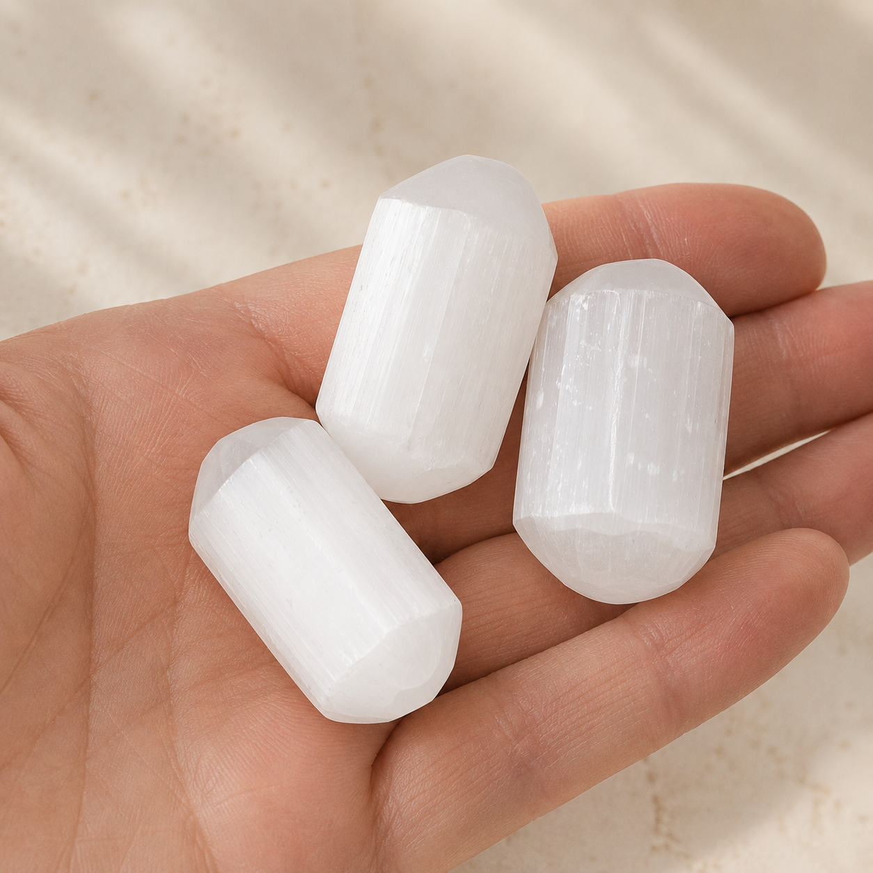 Poliruotų selenito gabalėlių rinkinys 1 kg
