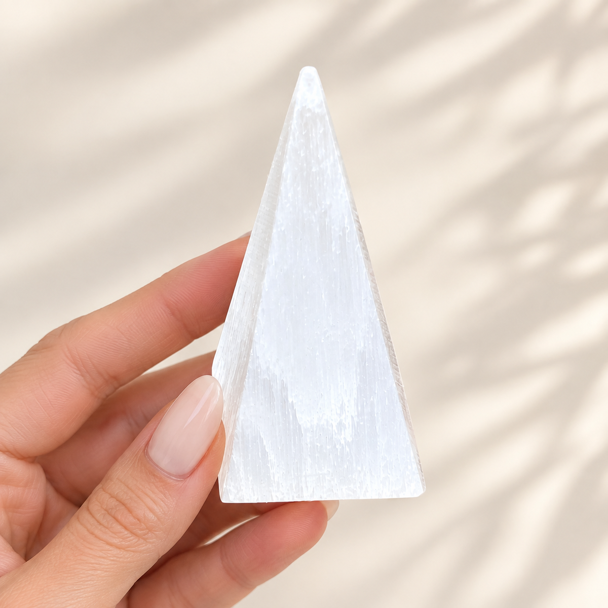 Selenito piramidė 10 cm
